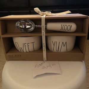 Rae Dunn ice cream bowls and scoop